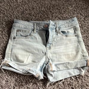 american eagle light wash jean shorts!